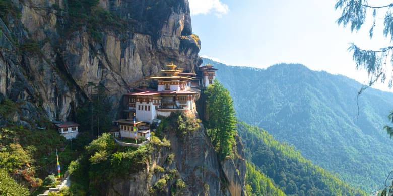 Monasterios sagrados, templos budistas y montañas que rozan el cielo