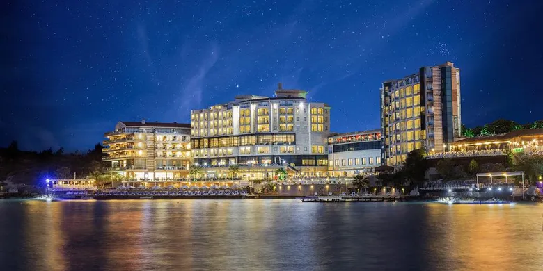 Charisma De Luxe Hotel