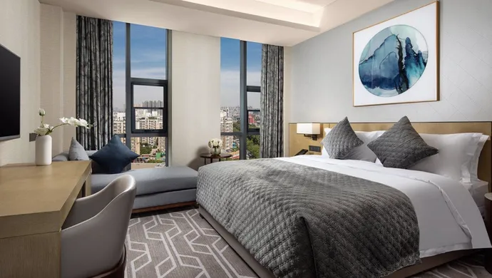 RAMADA BY WYNDHAM LUOYANG DOWNTOWN