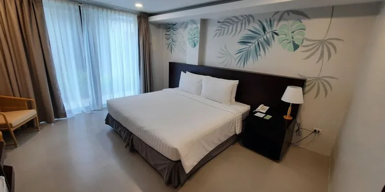 HOLIDAY SUITES PORT BARTON
