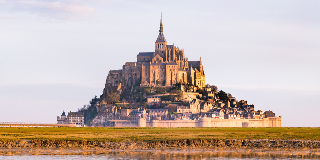 En este viaje a Londres, Liverpool, Edimburgo, Glasgow y Dublín visitaremos la ciudad de los Beatles, Oxford, las Tierras Altas de Escocia y la Bretaña Francesa. 1