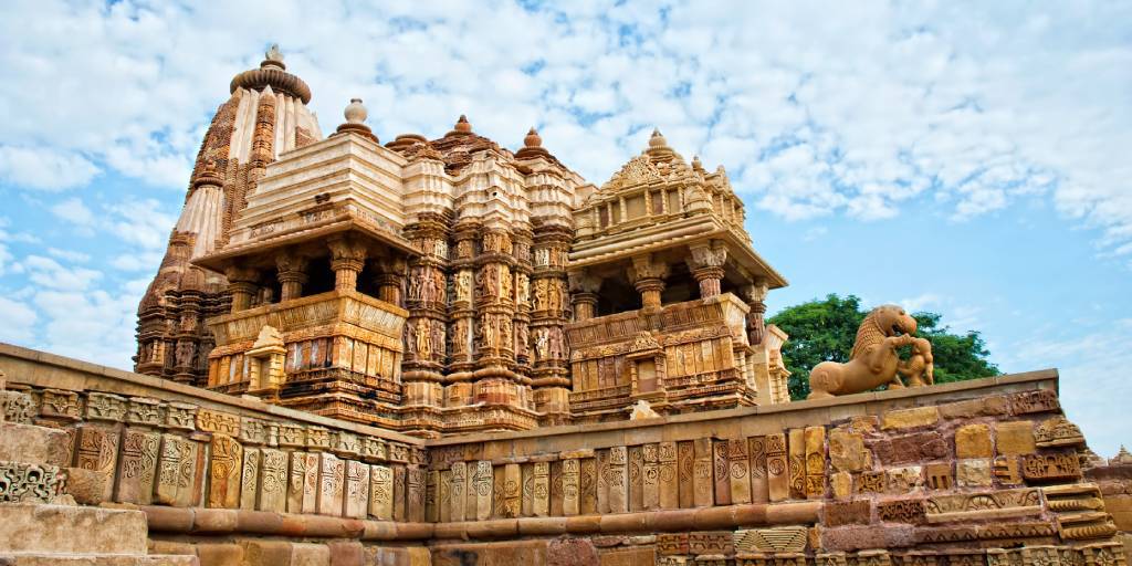 Disfruta de un viaje a India y las ciudades más bellas del norte. Conoce el Triángulo de Oro, descubre los templos de Khajuraho y visita la sagrada Benarés. 2