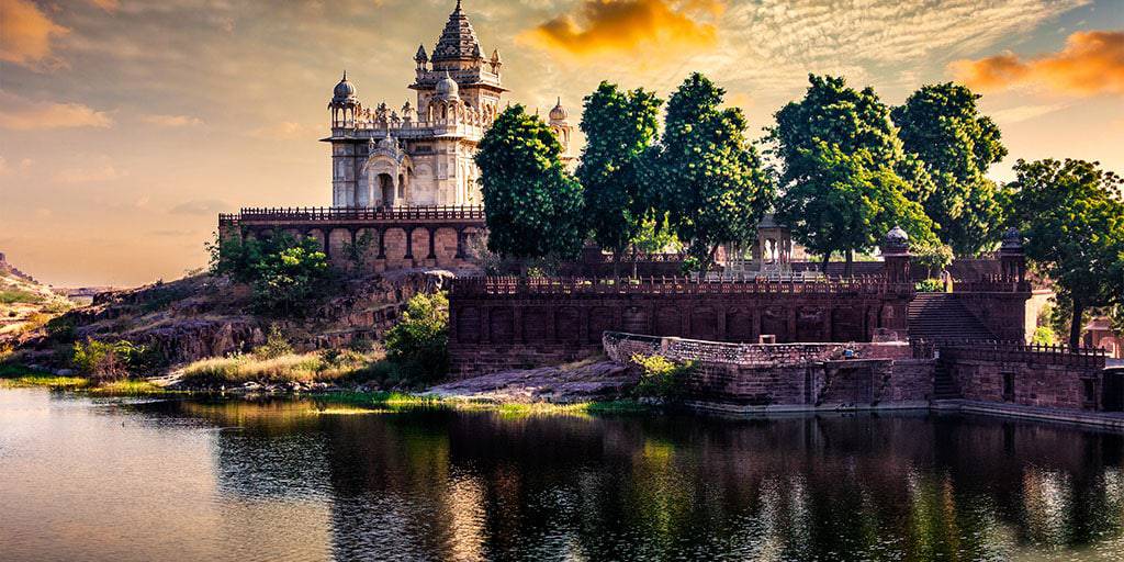 Con este viaje a India podrás disfrutar durante dos semanas de las ciudades mágicas Jaipur y Agra, que guarda el majestuoso Taj Mahal. 4