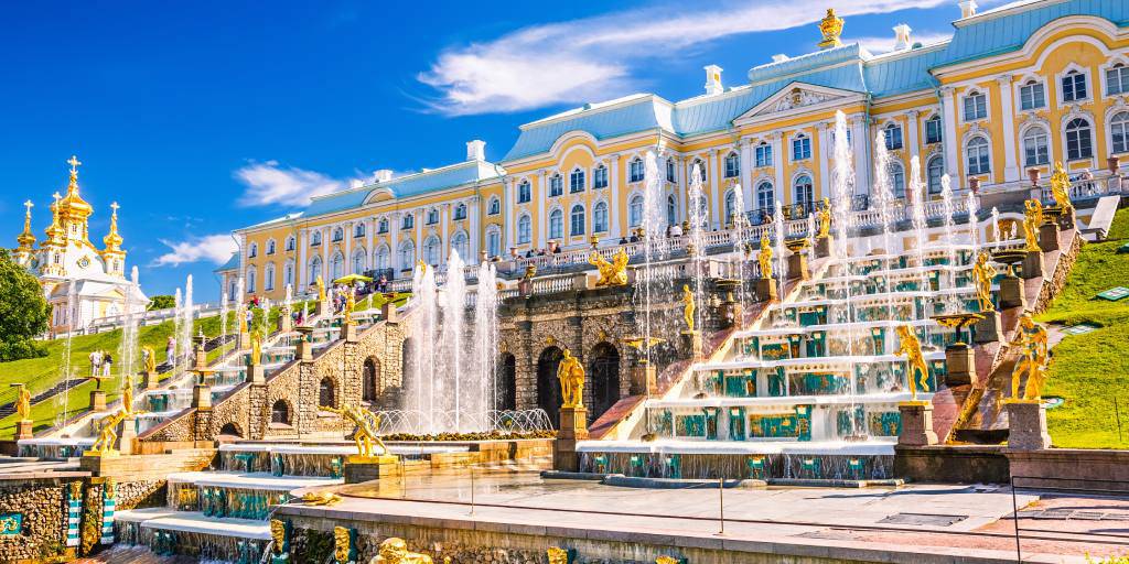 Moscú y San Petersburgo son, sin duda, los iconos del gran gigante asiático. Recórrelas con nuestro viaje organizado por Rusia de 8 días. 1