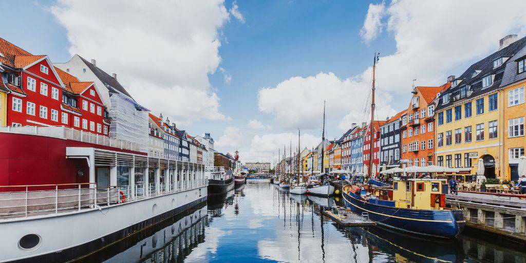 Nuestro viaje de 11 días te llevará a recorrer las principales ciudades de Dinamarca, Noruega y Suecia. Además, podrás disfrutar de la imponente belleza de los Fiordos de los Sueños. 1