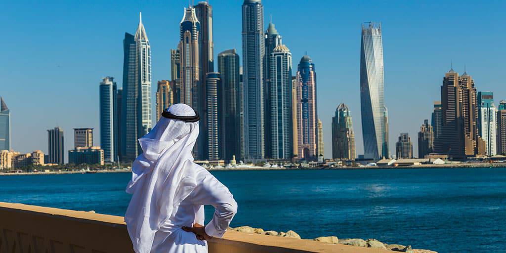 Edificios únicos, safaris por el desierto, tiendas de lujo... Nuestro viaje a Dubái de 7 días te llevará a un mundo futurista fascinante donde también disfrutarás de playas en un hotel de lujo. 5