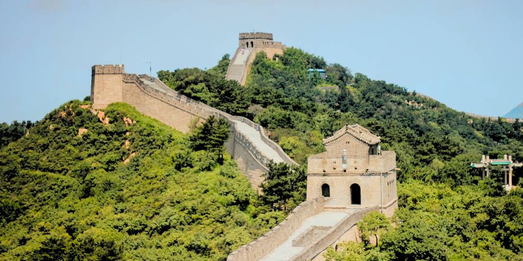 Descubre los rascacielos de Shanghái, la Gran Muralla China, las Grutas de Longmen y los Guerreros de Terracota de Xi'an con un viaje por la China clásica de 11 días. 1