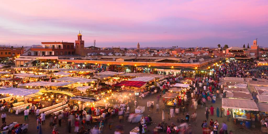 Descubre los mejor de la Península Ibérica y Marruecos en este viaje a Sevilla, Granada, Madrid, Lisboa, Oporto y las históricas ciudades de Marrakech, Tánger y Fez. 1