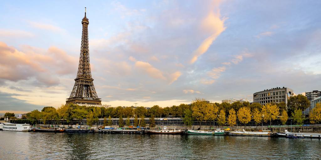 Nuestro viaje a Francia, Países Bajos, Bélgica y Alemania nos llevará a conocer la Torre Eiffel, Brujas y la puerta de Brandenburgo. 1