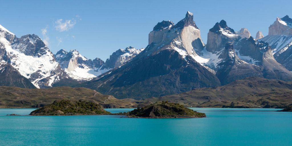 Nuestro viaje de 9 días te llevará a conocer la Patagonia chilena con un recorrido que va desde la capital hasta el sur del país, visitando el asombroso Parque Nacional Torres del Paine. 1