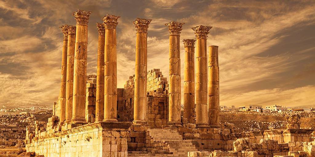 Explora Oriente Medio con este viaje a Jordania, Petra y el Mar Rojo. Recorre las dunas del desierto de Wadi Rum y la ciudad romana de Jerash. 5