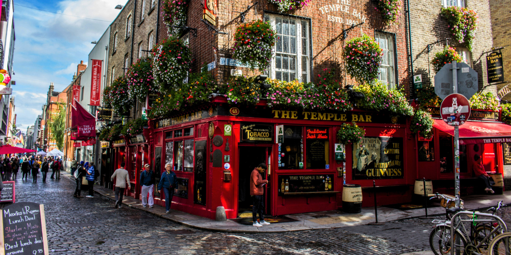 En este viaje a Londres, Liverpool, Edimburgo, Glasgow y Dublín visitaremos la ciudad de los Beatles, Oxford, las Tierras Altas de Escocia y la Bretaña Francesa. 2