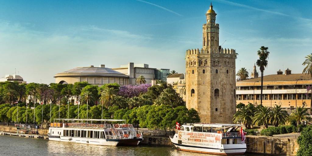 Disfruta del puente de diciembre en Sevilla, con eco-crucero por el río Guadalquivir incluido. Alojamiento en hotel de 4 estrellas y desayunos. 1