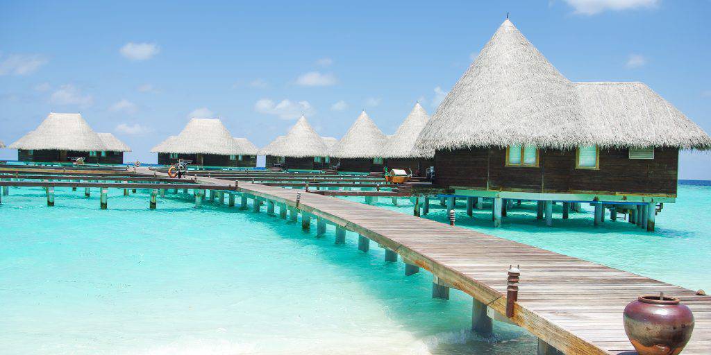Descubre lo mejor de Tailandia y Maldivas. Sumérgete en selvas exóticas y playas paradisíacas. Conoce templos y santuarios, y bucea en mundos submarinos. 1