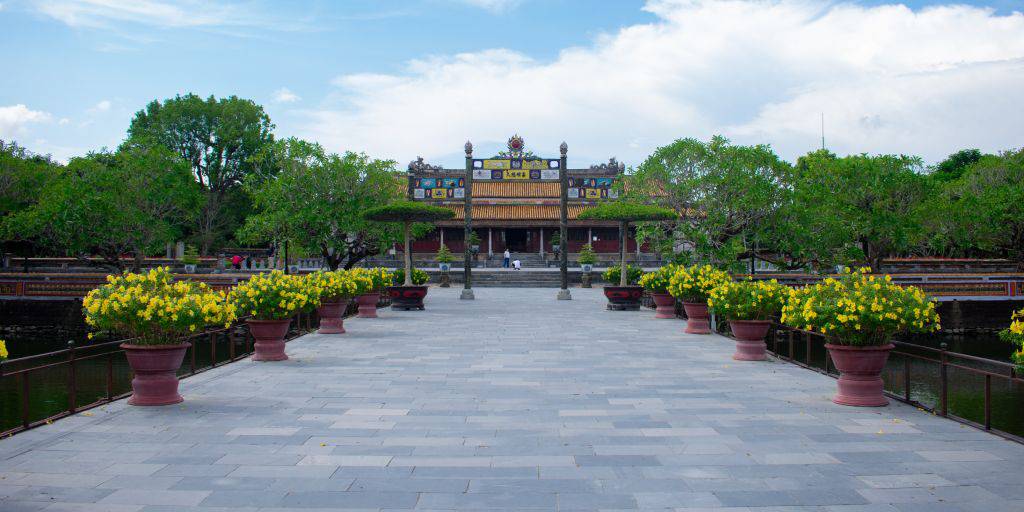 Este circuito organizado por Vietnam y Camboya ofrece una experiencia única a través de los templos, ciudades coloniales y campos de arroz. 6