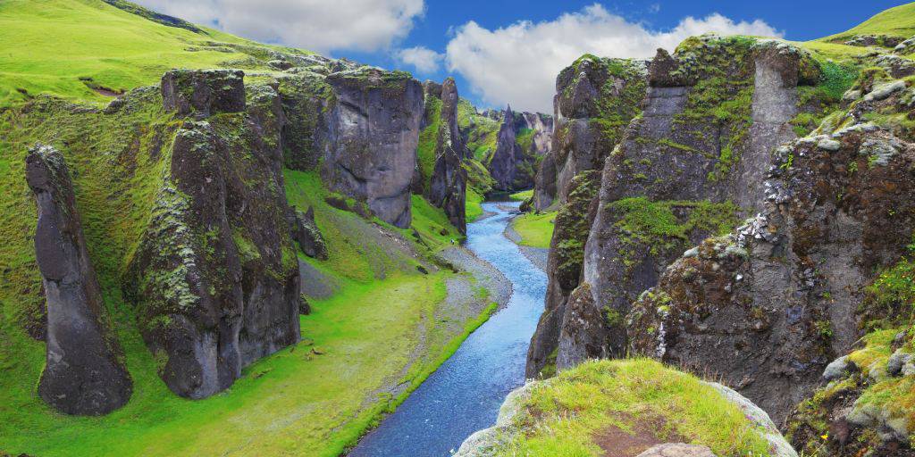 Recorre Islandia al completo y descubre cascadas, glaciares y parques nacionales con este fascinante viaje a Islandia organizado 8 días. 5