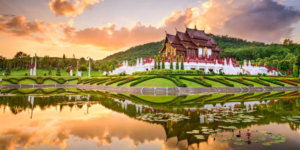 Con este viaje a Tailandia de 12 días podrás recorrer el país de norte a sur, disfrutando de todos sus templos, selvas y monumentos. 2