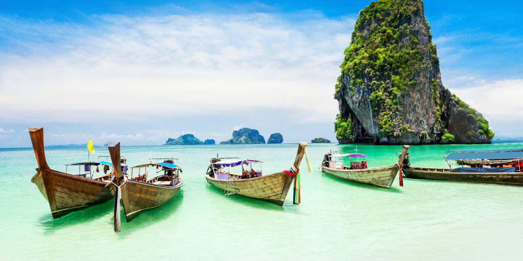 Un viaje al Sudeste Asiático es una experiencia inolvidable. Con nuestro circuito a Vietnam y Phuket de 15 días descubrirás ciudades imperiales y playas encantadoras. 6