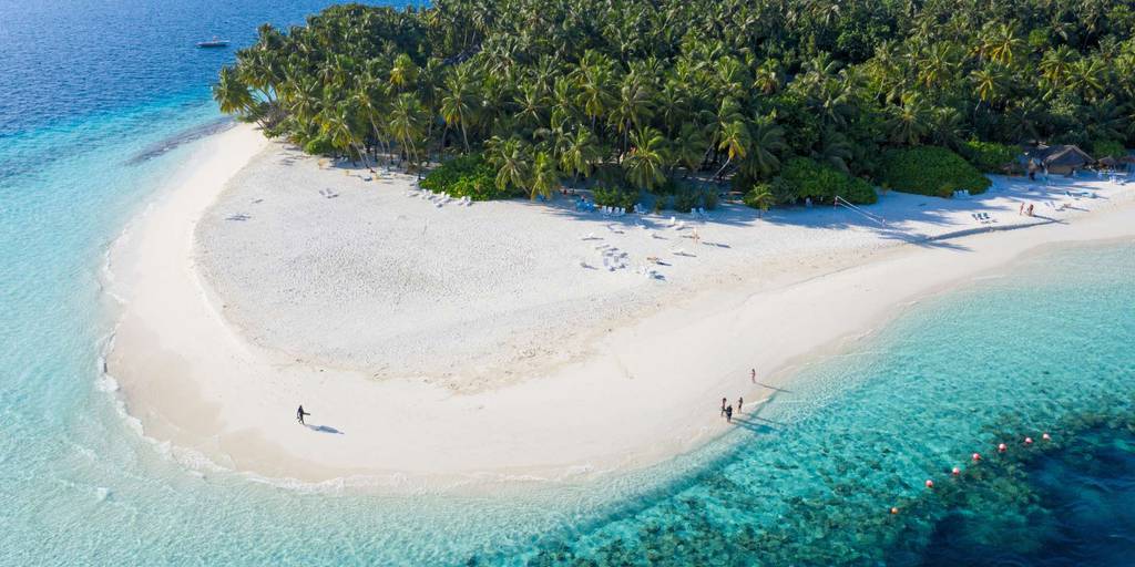 Disfruta de dos paraísos con este viaje a India y Maldivas. Podrás descubrir los secretos de la cultura hindú y playas de aguas cristalinas. 2