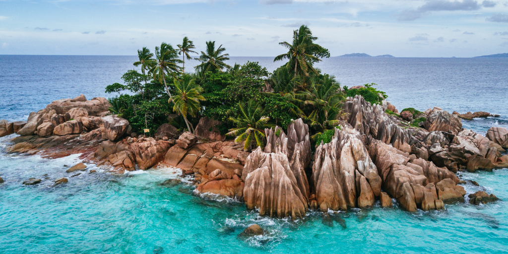 Viajes de novios a Seychelles. Celebra tu luna de miel en playas paradisíacas y rodéate de naturaleza virgen. 2