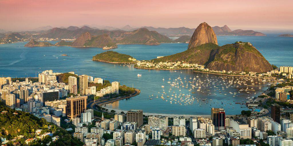 Descubre Brasil con nuestro viaje a Río de Janeiro e Iguazú. Recorrerás un país repleto de ritmo, color, sabor y mucho más. 2