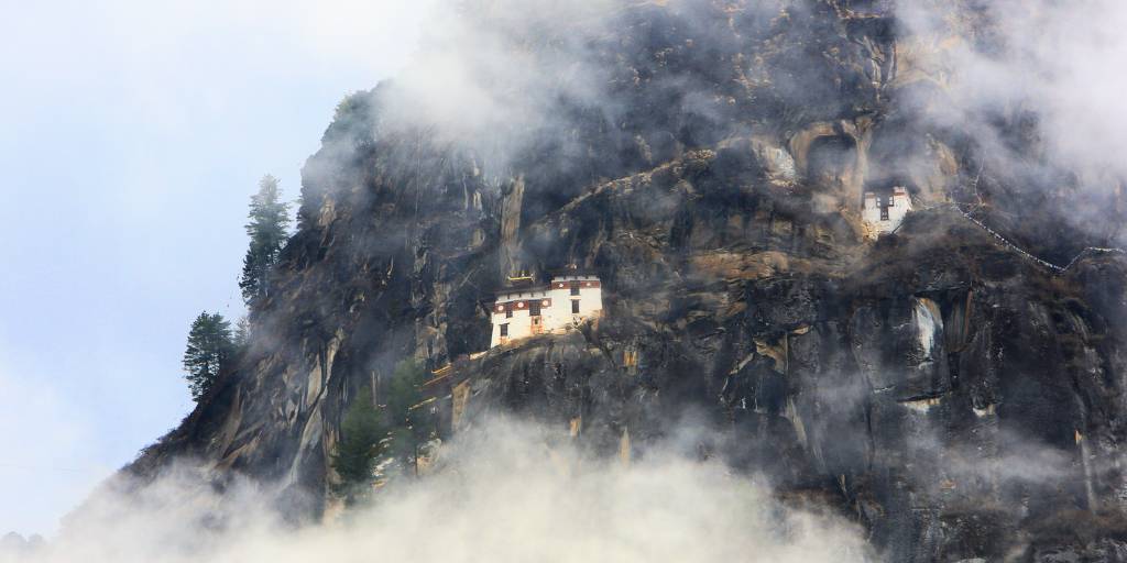 Con nuestro viaje a Bután de 8 días conocerás monasterios y fortalezas en Paro y Timbu, la capital butanensa. 2