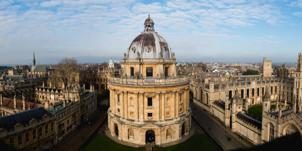 En este viaje a Dublín, Liverpool, Oxford y Londres nos sumergiremos en la cultura irlandesa e inglesa, visitando la biblioteca del Trinity College, la ciudad de los Beatles y la de Shakespeare. 3