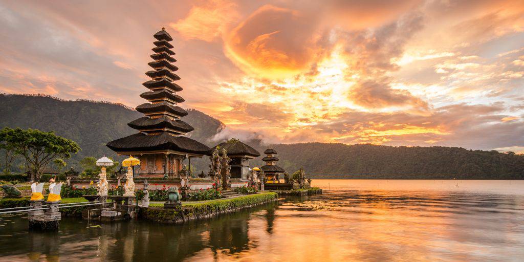 Atrévete a vivir una experiencia única con este viaje a Bali, Komodo e Isla de Flores. Cultura y fauna como el dragón de Komodo nos esperan. 5