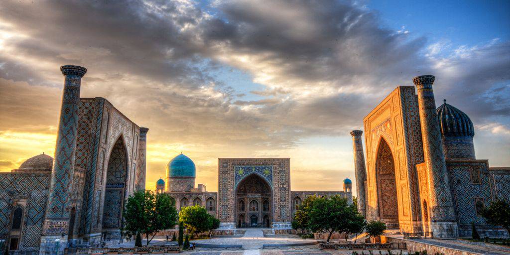 ¿Estás pensando en hacer un viaje por la Ruta de la Seda de Uzbekistán? Pasea por las encantadoras Jiva, Bujará o Tashkent con nosotros. 2