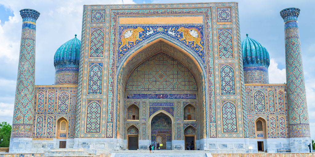 Madrasas, palacios, ciudades perdidas... con nuestro viaje a Uzbekistán y Turkmenistán visitarás lo más destacado de la Gran Ruta de la Seda. 1