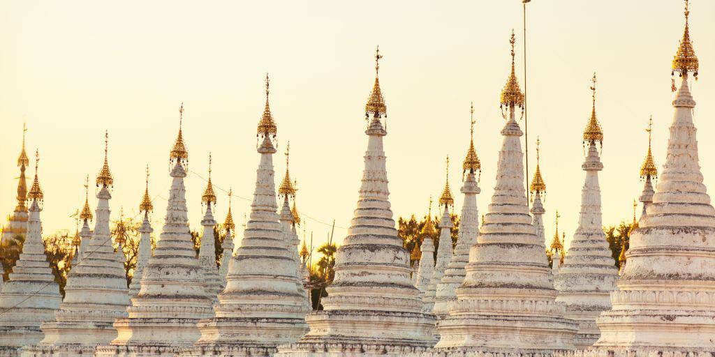 Si eres de los viajeros que buscan aventuras, este viaje a Myanmar y Tailandia es para ti. Durante 14 días, recorrerás sus templos y pagodas. 5