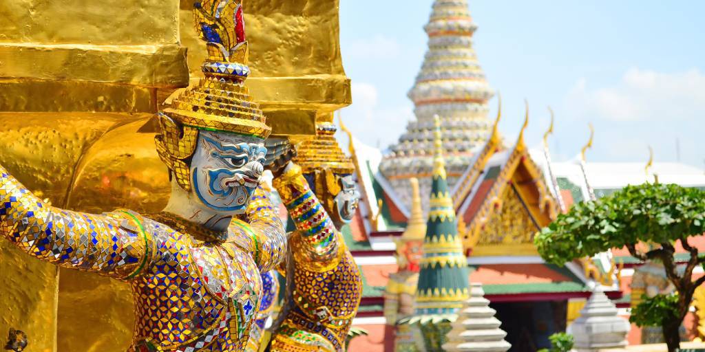 Si eres de los viajeros que buscan aventuras, este viaje a Myanmar y Tailandia es para ti. Durante 15 días, recorrerás sus templos y pagodas. 2