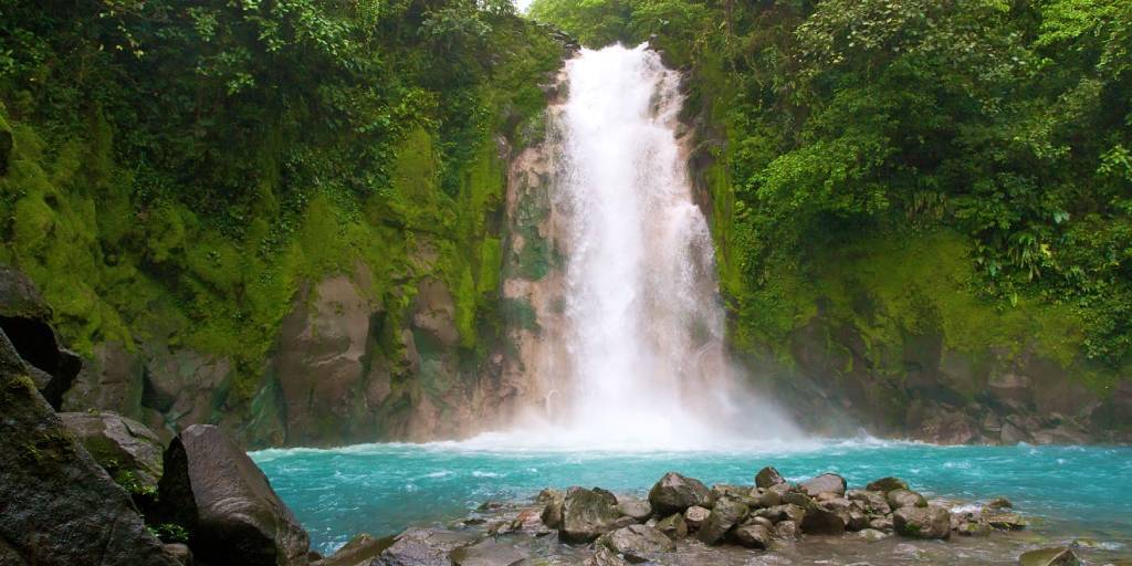 Con este viaje a Costa Rica de 12 días disfrutarás los lugares más salvajes. Desde el volcán Arenal, hasta Monteverde y la costa en Tamarindo. 1