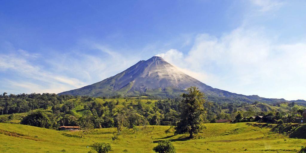 Con este viaje a Costa Rica de 12 días disfrutarás los lugares más salvajes. Desde el volcán Arenal, hasta Monteverde y la costa en Tamarindo. 3