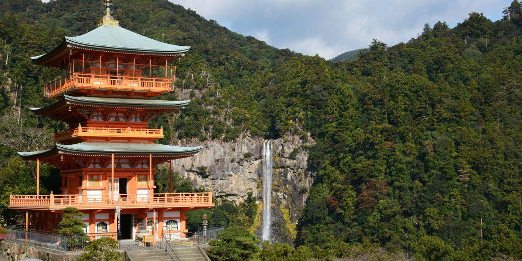 Enamórate del país nipón con nuestro viaje organizado a Japón. Durante 13 días, visitarás templos únicos, barrios fascinantes y mucho más. 5