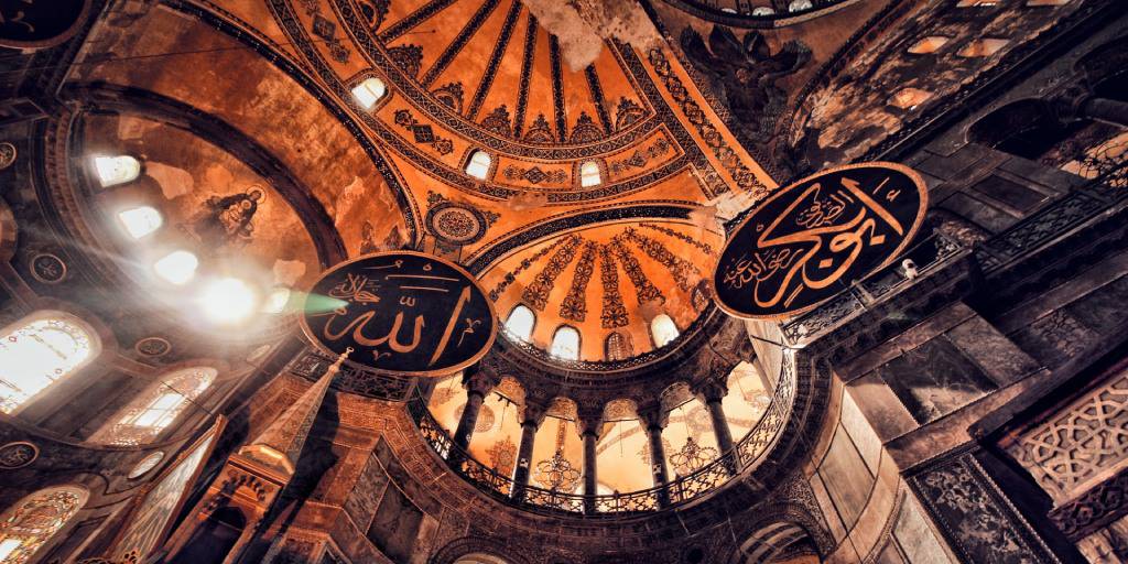 Explora lo mejor de Turquía: navega por el Bósforo y entra en sus bazares y mezquitas con nuestro viaje organizado a Estambul de 6 días. 6