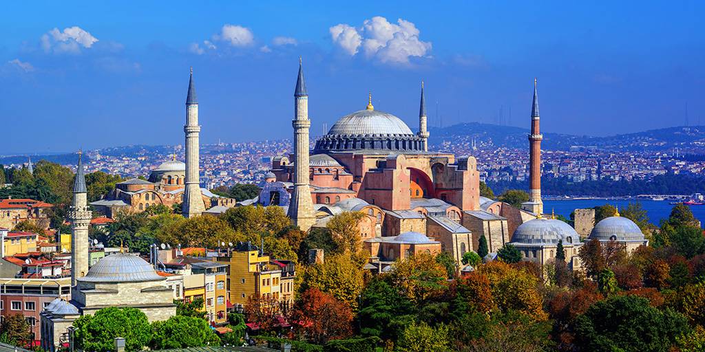 Explora lo mejor de Turquía: navega por el Bósforo y entra en sus bazares y mezquitas con nuestro viaje organizado a Estambul de 6 días. 3