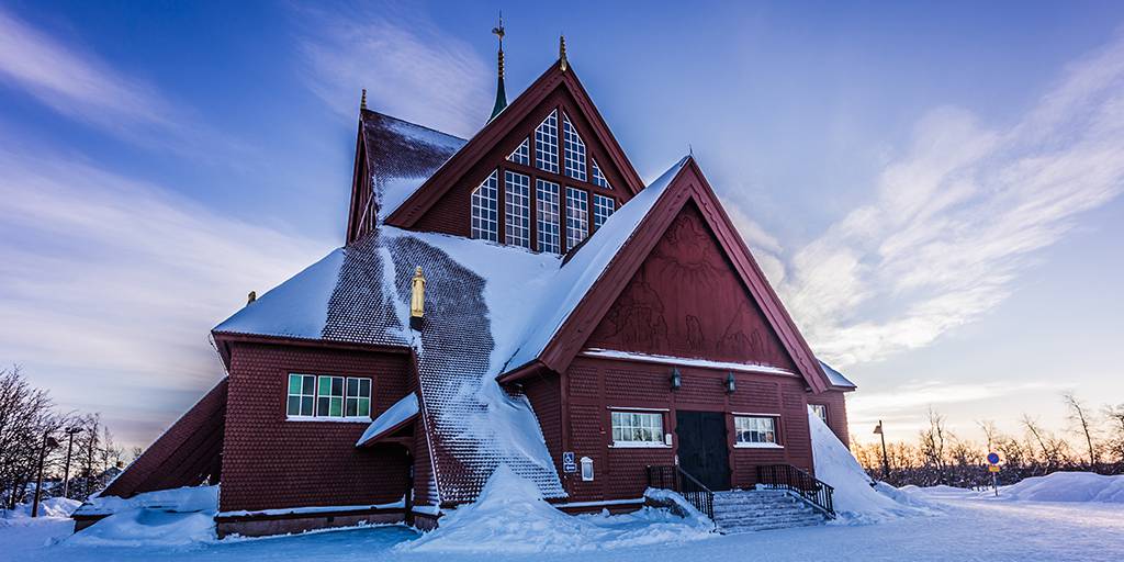 Con esta escapada a la Laponia sueca con auroras boreales y samis podremos disfrutar al máximo de la cultura tradicional. Hotel-cabaña y vuelos. 1