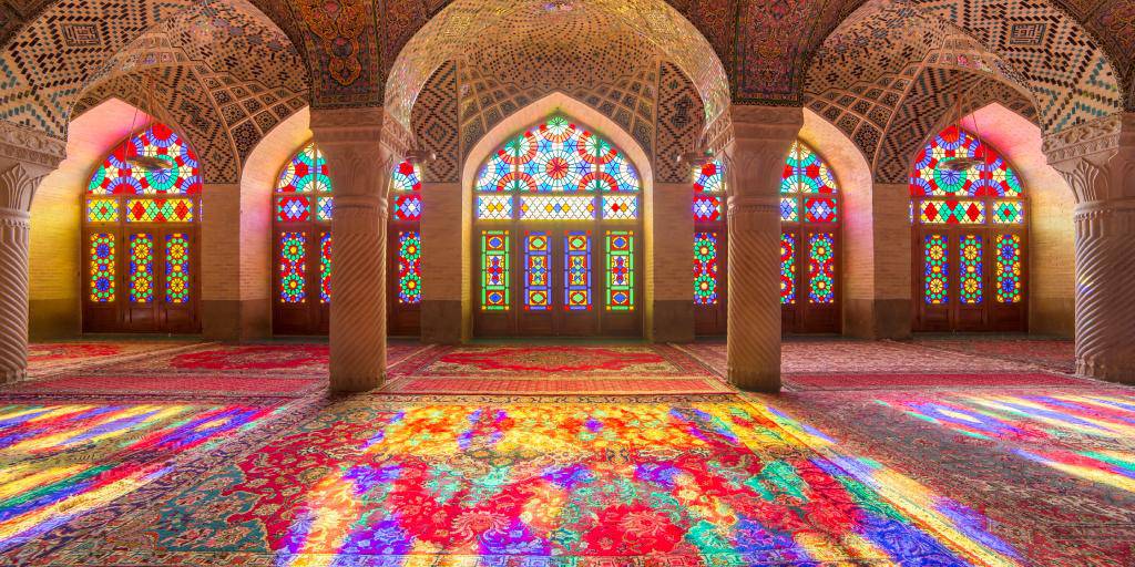 Viaja en privado a Irán y sumérgete en lo mejor de la antigua Ruta de la Seda. Descubre las mejores mezquitas, palacios y ciudades. 3
