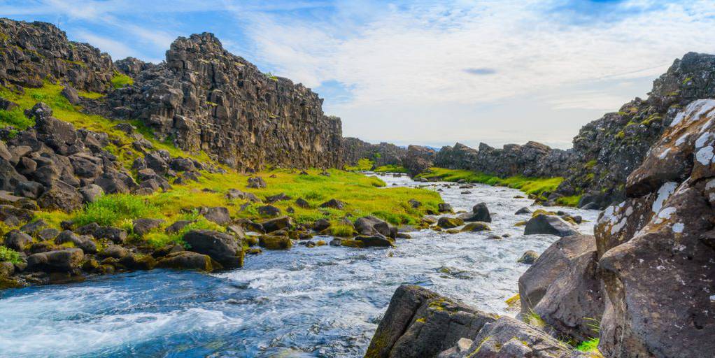Con este viaje a Islandia a tu aire en Fly and Drive de 8 días podrás descubrir los mejores glaciares, cascadas, montañas y volcanes. 1