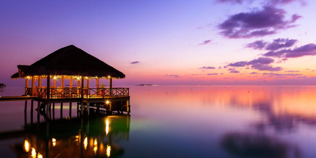 Desconecta y diviértete con estas vacaciones en Maldivas. Durante esta semana, explorarás el colorido fondo marino y playas paradisíacas. 3
