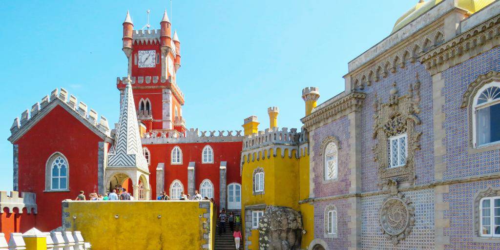 Disfruta del puente de diciembre en Lisboa, la capital portuguesa. Excursión a Sintra incluida, así como hoteles 4 estrellas y desayunos. 4