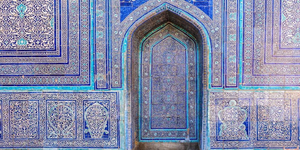 Descubre el arte y la cultura de Uzbekistán con GrandVoyage. Estancia de 8 días y 6 noches. Vuelos y traslados incluidos, hoteles de 3 a 5 estrellas. 3