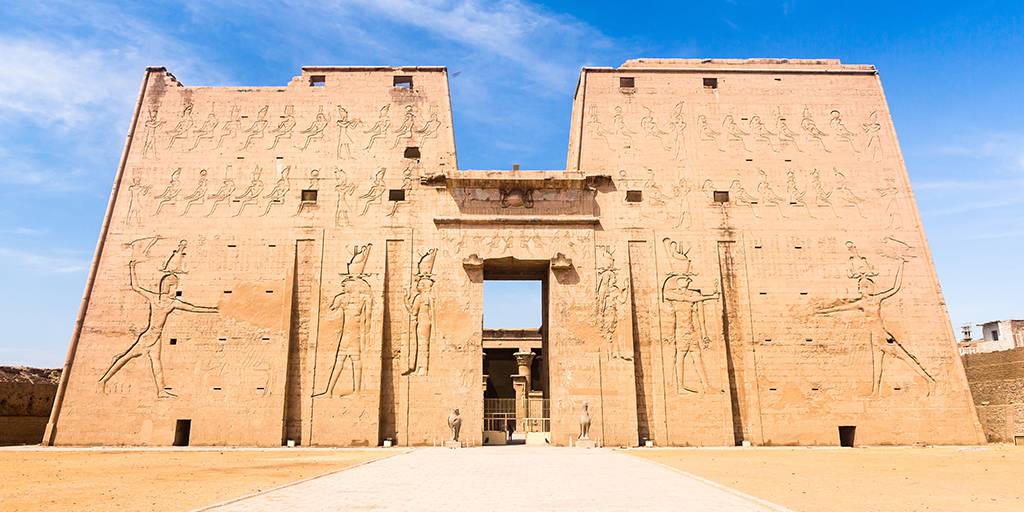 Este viaje organizado a Egipto de 11 días te llevará a través de templos y monumentos de una de las civilizaciones más fascinantes: el Antiguo Egipto. 4