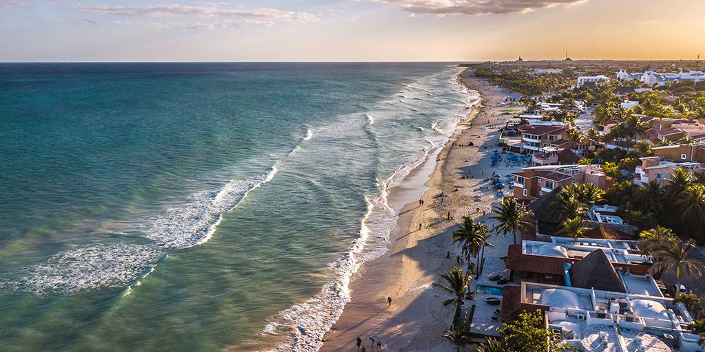 Relájate con un viaje a Playa del Carmen con todo incluido. Disfruta de las playas paradisíacas y ambiente tropical en una de las mejores playas de México. 2