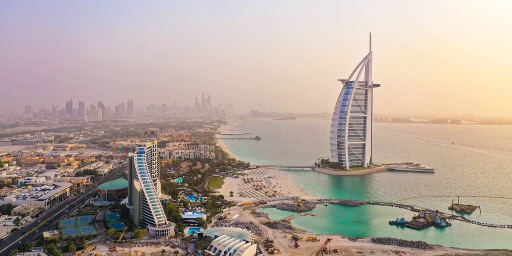 Con este Viaje combinado Dubái y Seychelles, vas a poder disfrutar de los contrates de la futurista Dubái y de las playas de ensueño de Mahé. 2