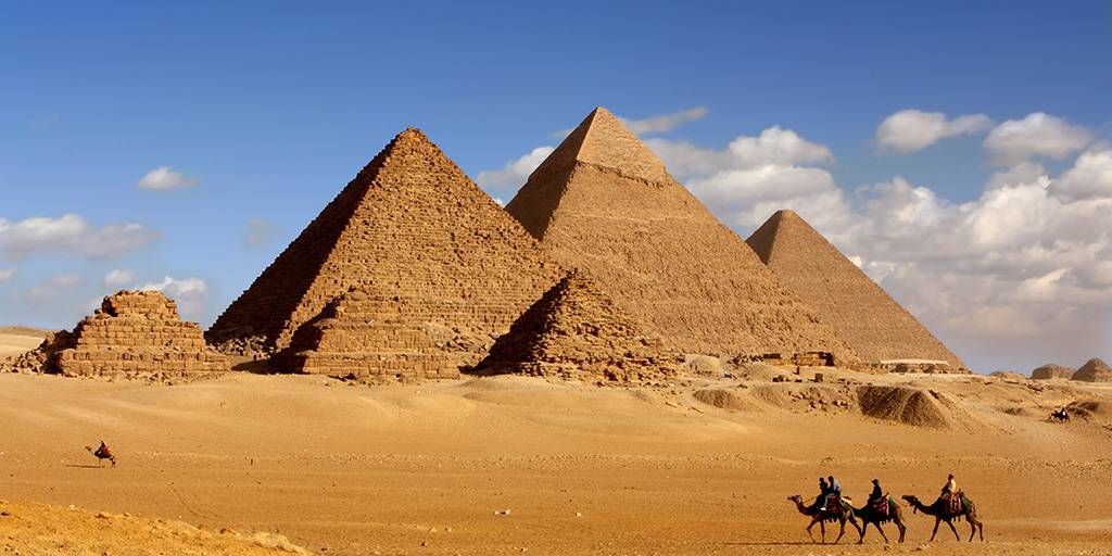 Con este viaje a Estambul, El Cairo, Aswan y Luxor de 10 días conocerás Estambul, las maravillosas Pirámides de Guiza y los templos del Nilo. 3