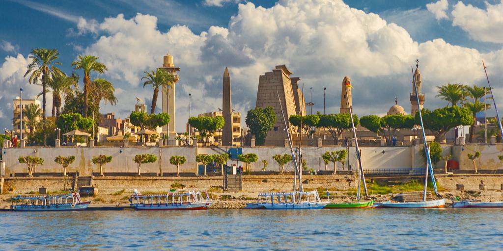 Este viaje a El Cairo, Luxor y Mar Rojo combina lo mejor del desierto y playa. Conoce sus templos, pirámides y el fondo marino de Hurghada. 1