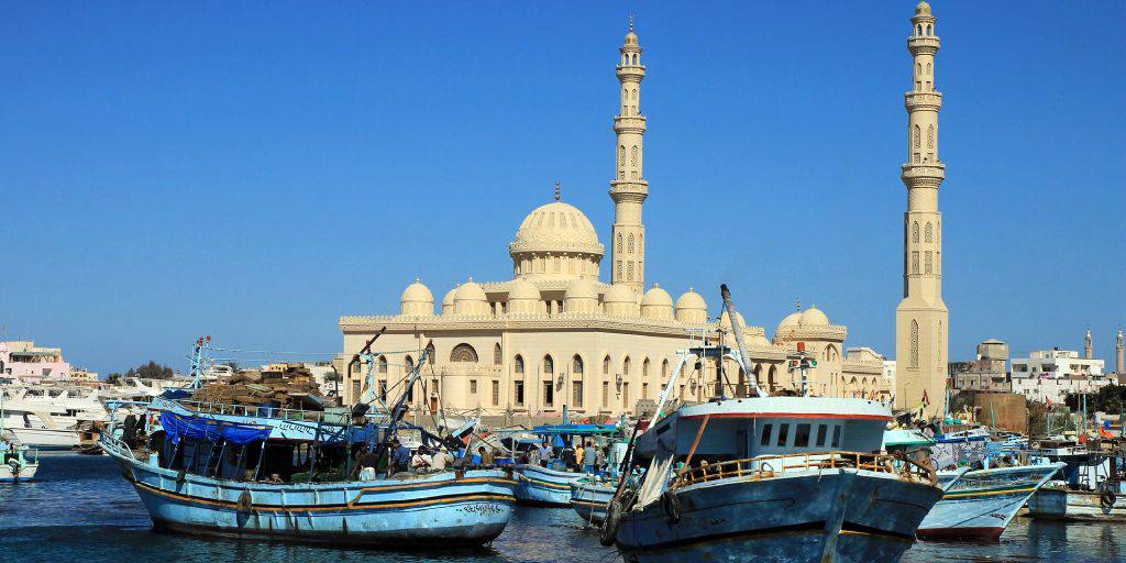 Este viaje a El Cairo, Luxor y Mar Rojo combina lo mejor del desierto y playa. Conoce sus templos, pirámides y el fondo marino de Hurghada. 5