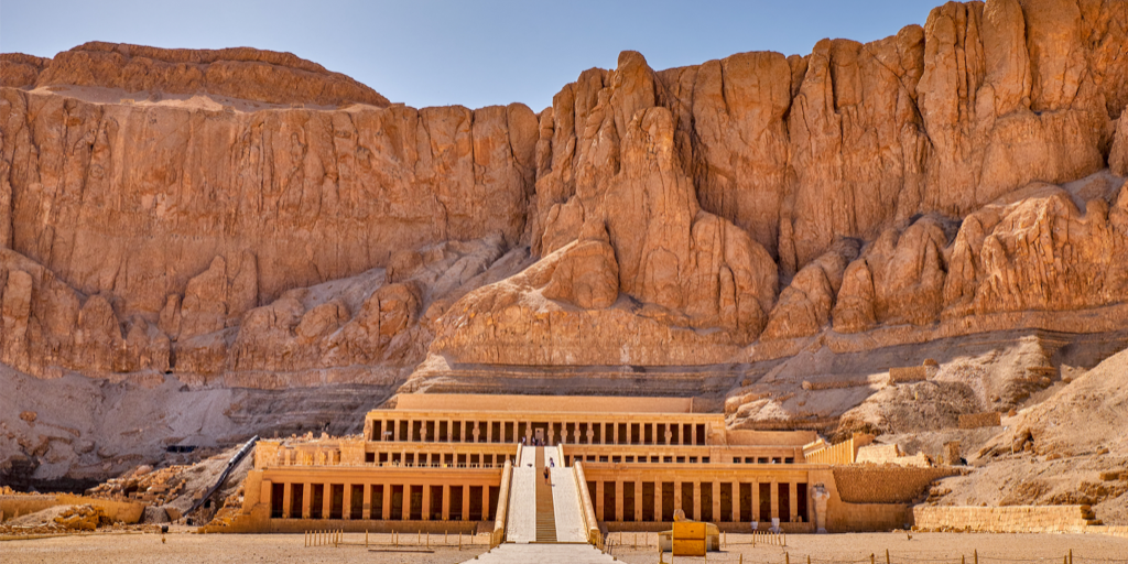 Este viaje a Egipto con Alejandría de 9 días es ideal para ti. Déjate conquistar por sus pirámides, monumentos y templos legendarios. 2
